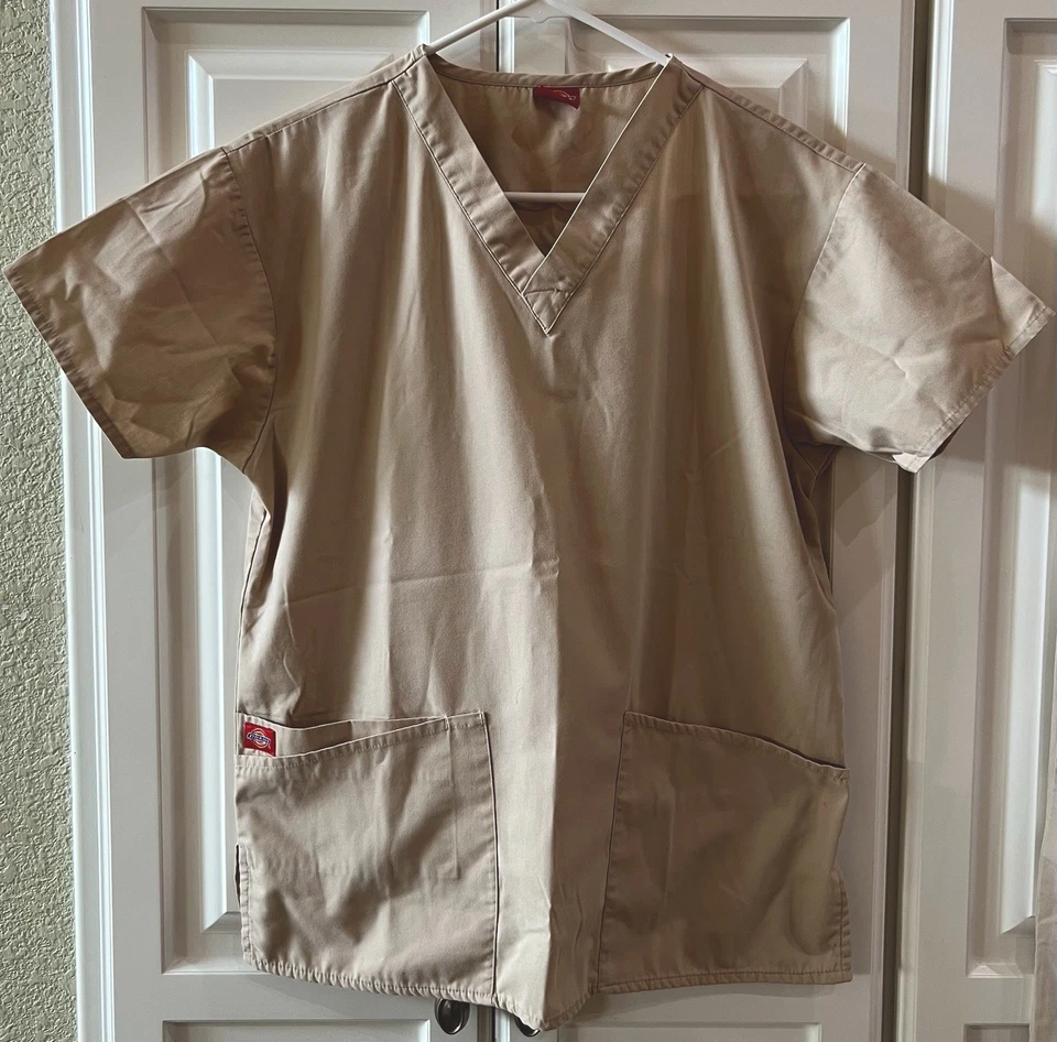 Conjunto Exfoliante Uniforme Médico Dickies, Cuello en V Top Pantalones Elásticos con Cordón Talla XS BRONCEADO Foto 2 de 4