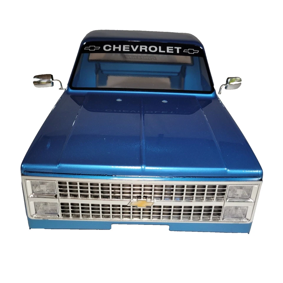 Chevy K-10 1982 Axial SCX10 iii carrocería azul pintado de fábrica calcomanía y luces LED Foto 2 de 4