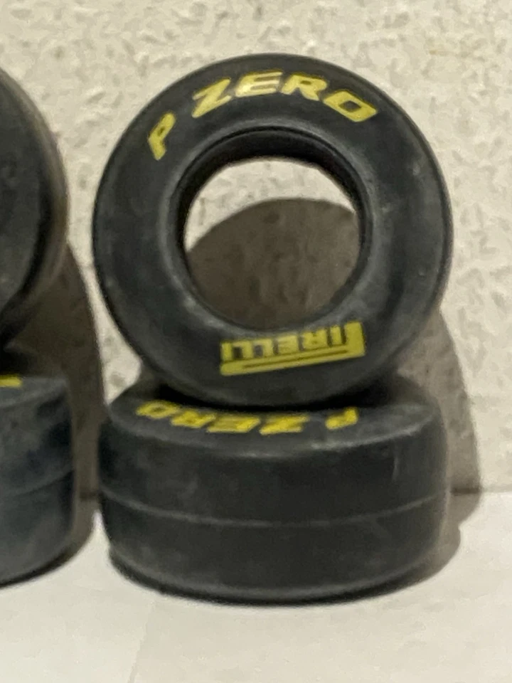 1 Satz/4 Stück neue Soft Reifen/Einlagen F1-RB7 DeAgostini 2Reifen Hinten/2Vorne - Bild 3 von 4