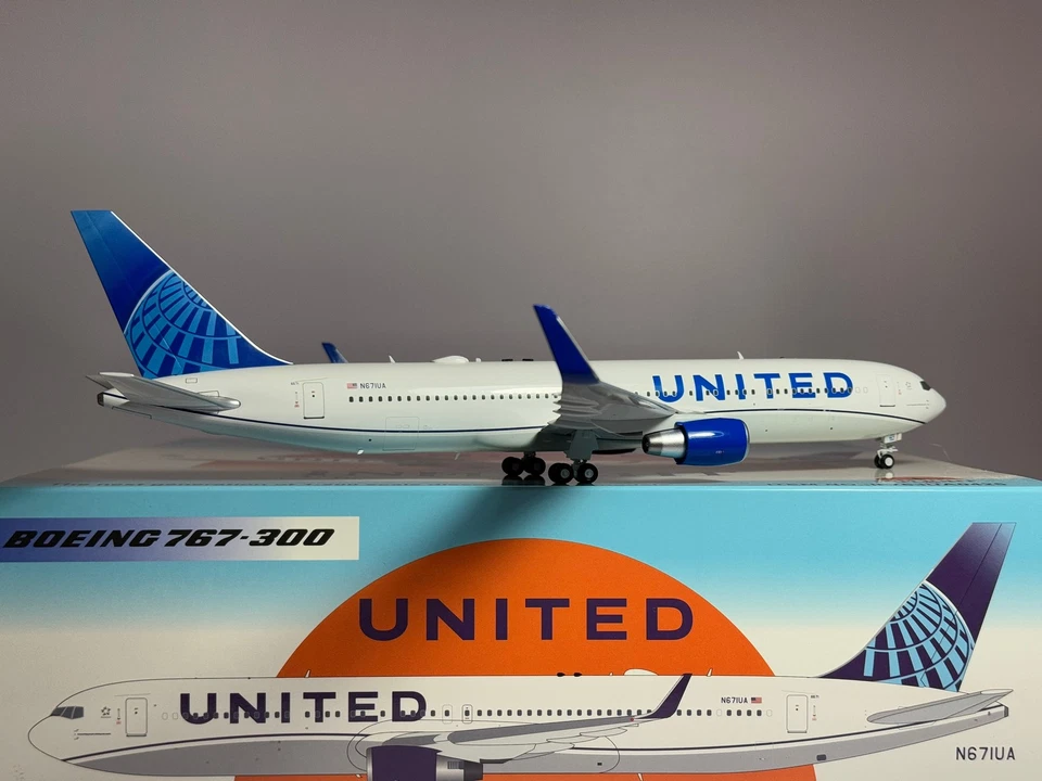 Inflight200 United Airlines Boeing 767-300 N671UA Evo Blue scheme IF763UA0425 - Image 2 of 2