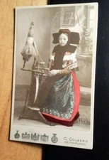 Girls spinning wheel costume Bückeburg - colored 1906 CDV C. Colberg Bad Oeynhausen