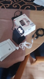 Huawei Band 6 Smart Watch Rose auf dem Display ist noch die schutzhülle dran 2La