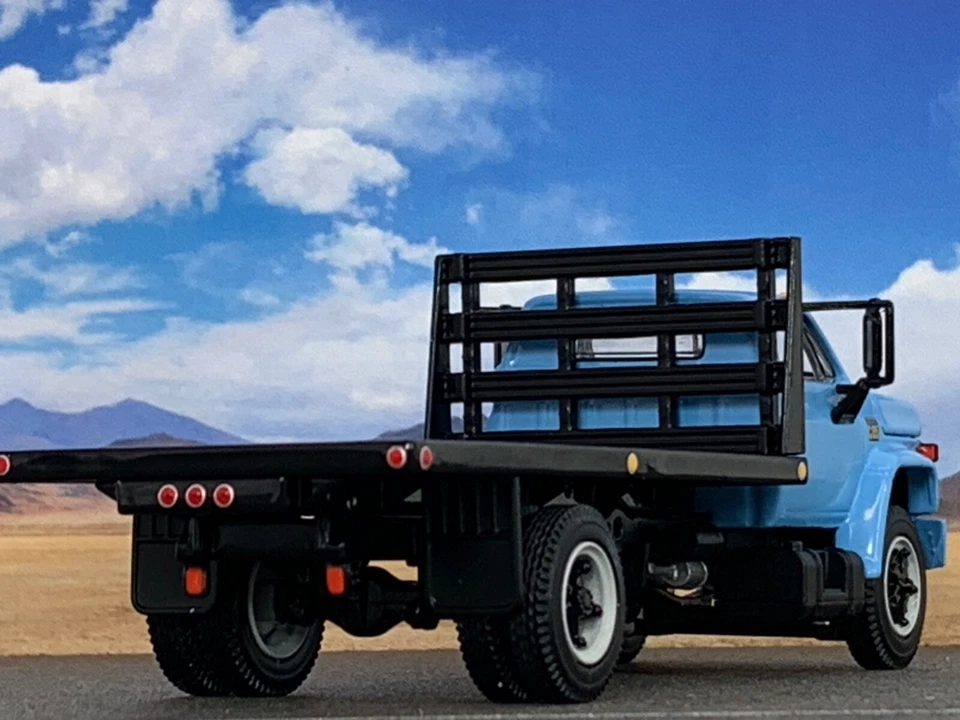 1/64 DCP 蓝色雪佛兰 C-65 单轴平底鞋 — 第 2/4 张图片