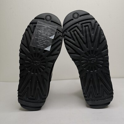 UGG Neumel Platform Boot Chelsea Size 10 Chunky Shoes Black UGG Neumel Platform Boot Chelsea Size 10 Chunky Shoes Black