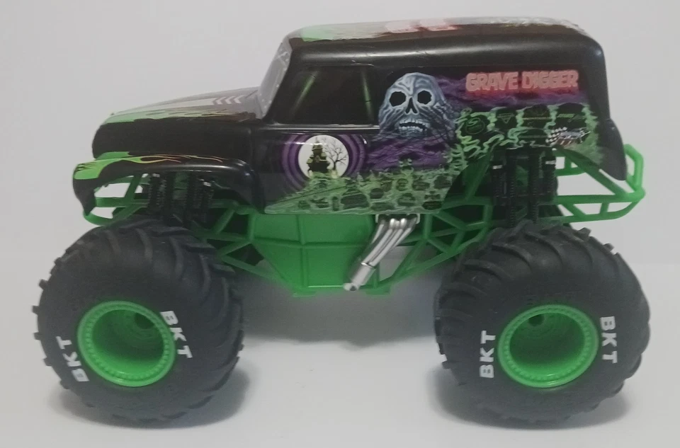 Grave Digger Monster Jam Truck RC Radio Control - Spin Master  - Image 4 of 4