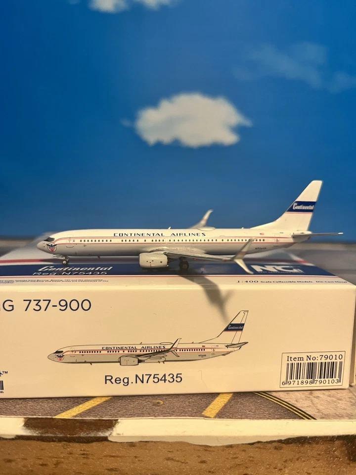 NG Model 1:400 Continental 737-900 N75435 Retro Livery Boeing B737-900 United - Image 3 of 4