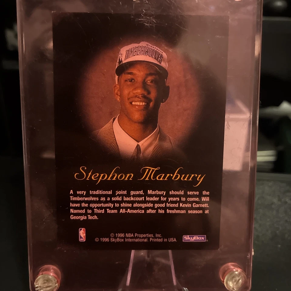 STEPHON MARBURY 1996-97 SKYBOX AUTÓGRAFOS AUTOGRAFADO RC TINTA VERMELHA SP LOBOS Ebay 1/1!! - Imagem 2 de 4