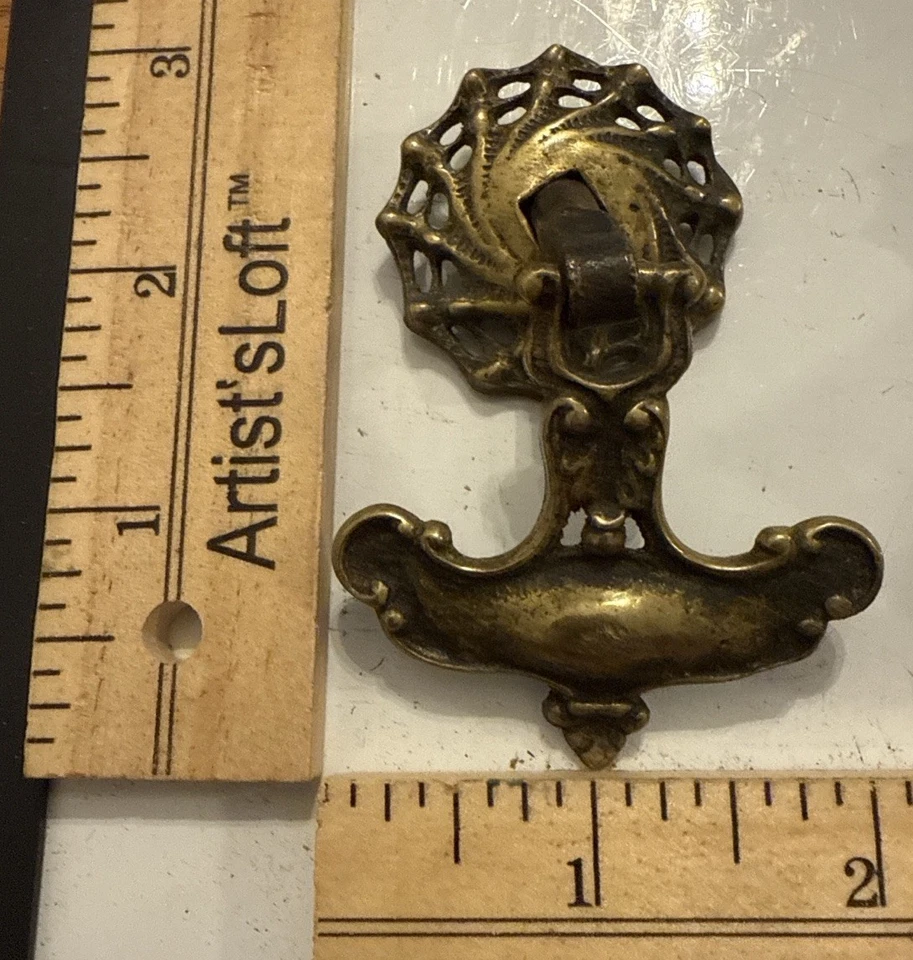 Conjunto de 4 puxadores antigos de latão fundido com gota Art Nouveau alças de placa traseira perfuradas - Imagem 2 de 4