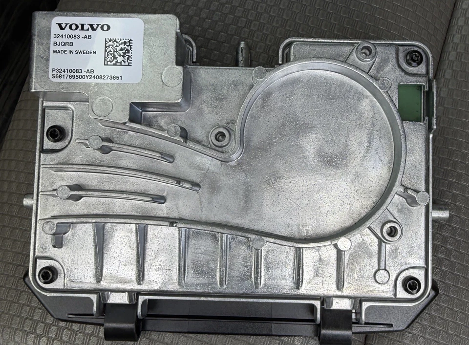 Cámara delantera VOLVO XC40 536 32410083 2.0 gasolina/electricidad 145kw 29017741 Foto 3 de 4