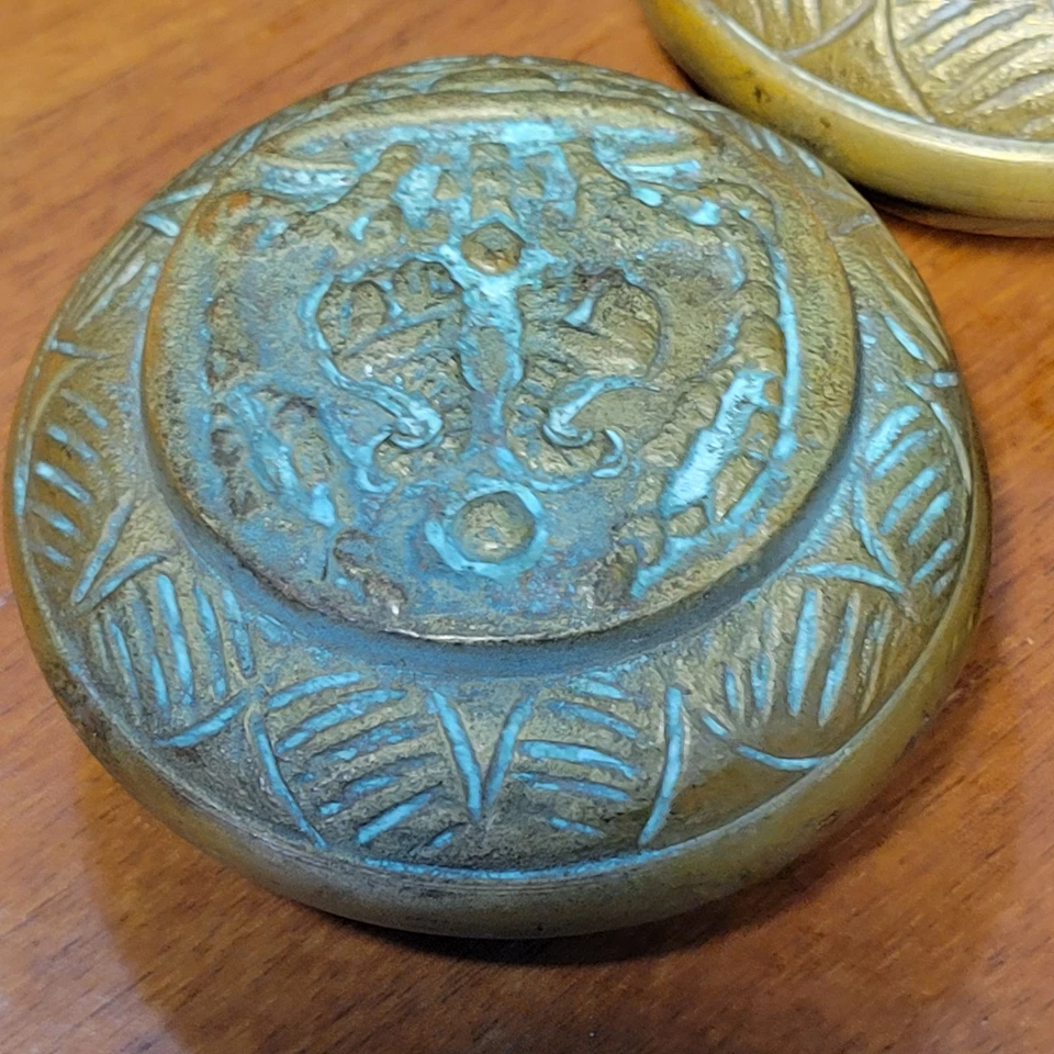 Antiguo 3 pomos de puerta de bronce salvamento victoriano ornamentado grande Eastlake PESADO Foto 2 de 4