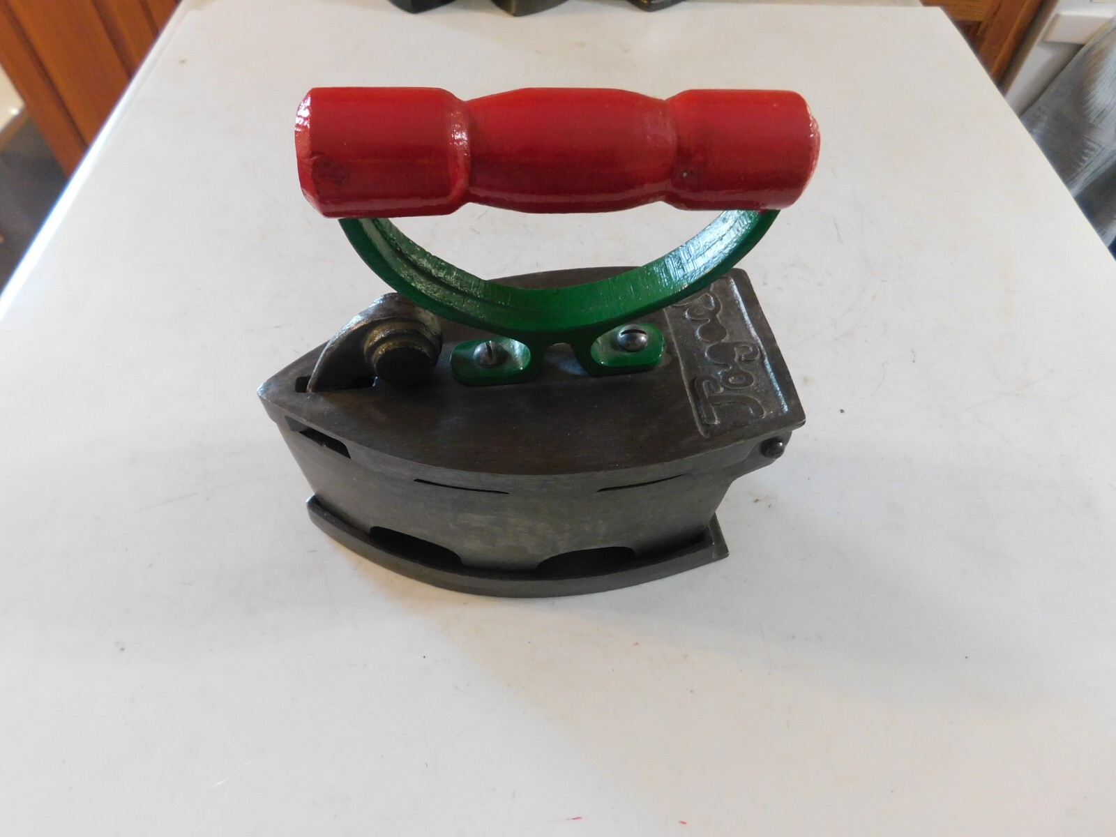 RARE PAGOEL NO. 2 SAD IRON WOOD HANDLE & COAL INSERT PLANGHA SAD IRON L@@K