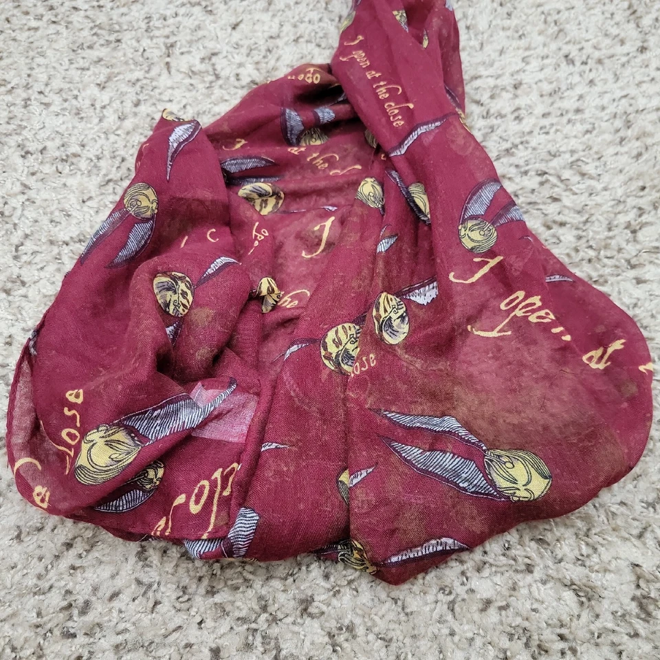 Bufanda Mantón Ligero Oficial Harry Potter ¡NUEVO! Snitch dorado de poliéster Foto 3 de 4