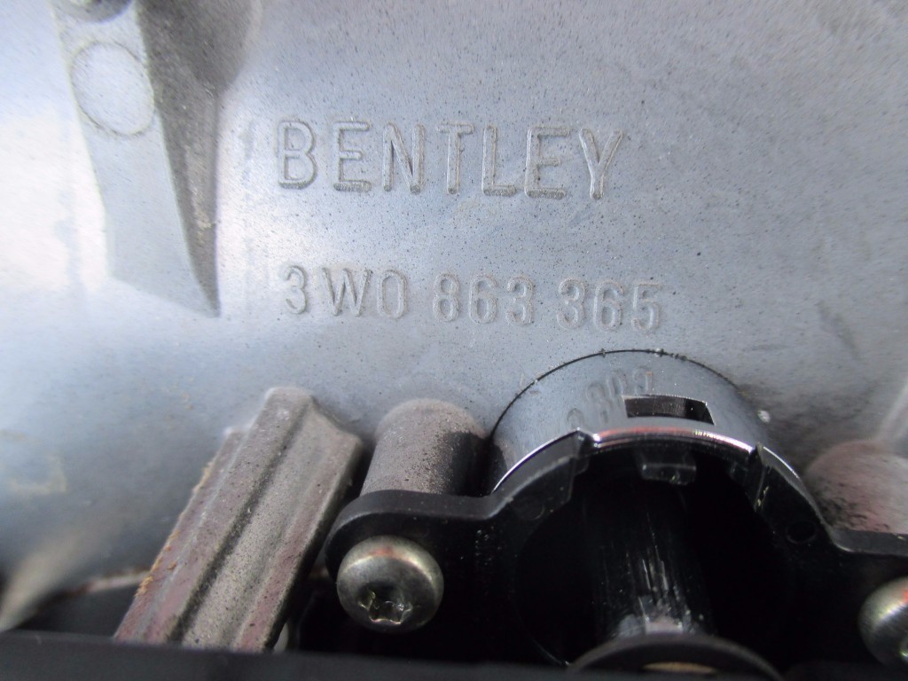 Bentley Continentall Gt rear center console trim air vents 