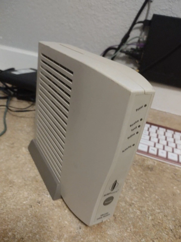 Motorola SURFboard SB4100 Cable Modem. Supports up to 32 users - Image 3 of 4