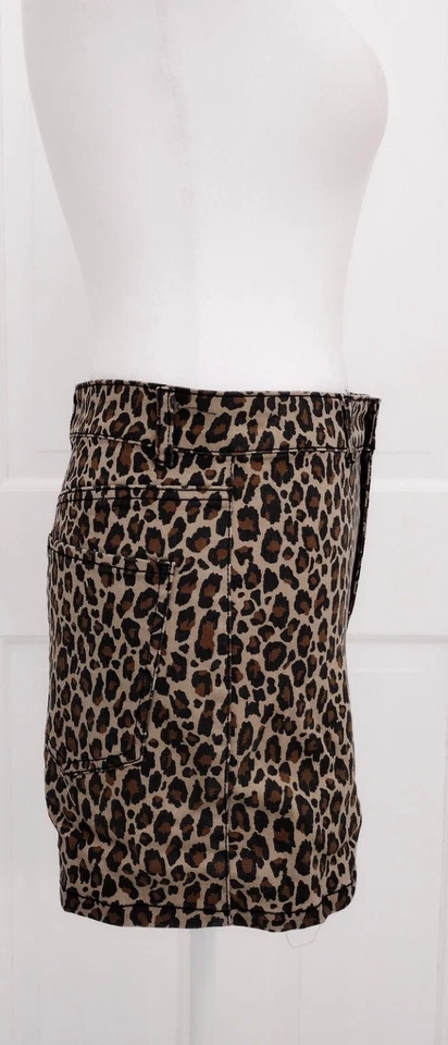 Pantalones Cortos Juniors/Mujeres Marrón 🤎 Estampado Animal Talla 7 Bolsillos Planos Por Altar's State Foto 3 de 4