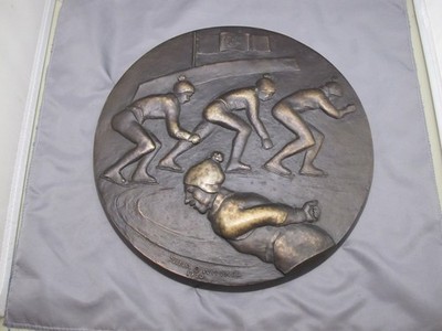 Fine NINA WINKEL Bronze Speed SKATERS No. 2 1980 Lake Placid OLYMPIC WALL PLAQUE