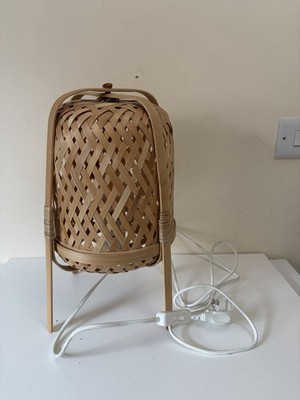 IKEA KNIXHULT Tischlampe Bohemian Style Handarbeit Bambus Holz Korb/Rattan Leuchte