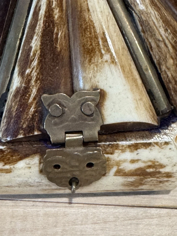 Vintage Camel Bone Jewelry Trinket Box with Brass Clasps Hinges Detail Small - Image 3 of 4