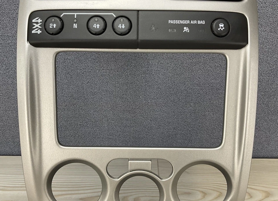 ♦️Chevy Colorado GMC Canyon 2004-2012 Radio tablero bisel panel de ajuste. Envío gratis Foto 3 de 4