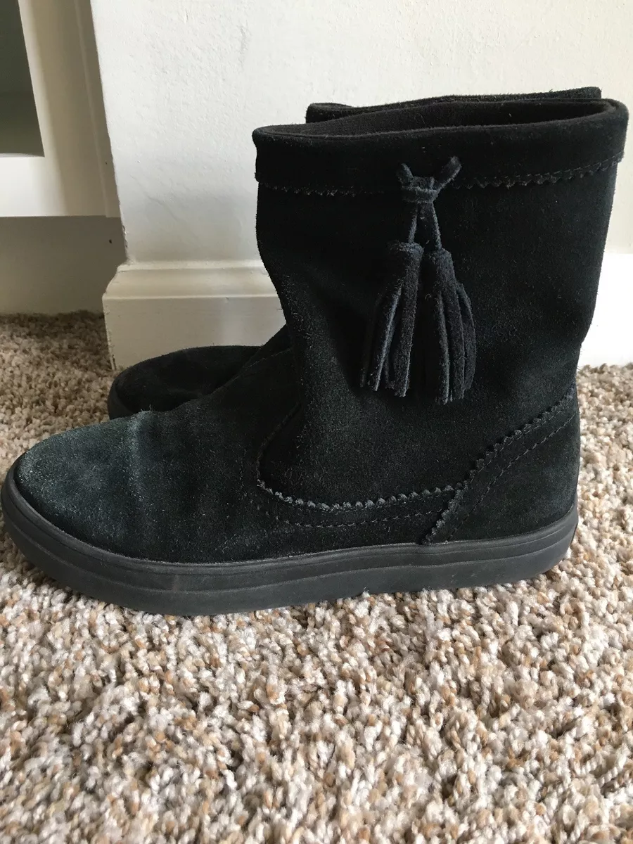 Crocs lodgepoint hotsell suede bootie