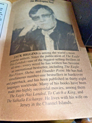 East of Desolation von Jack Higgins - New York Times Bestseller - Taschenbuch - Bild 6 von 6