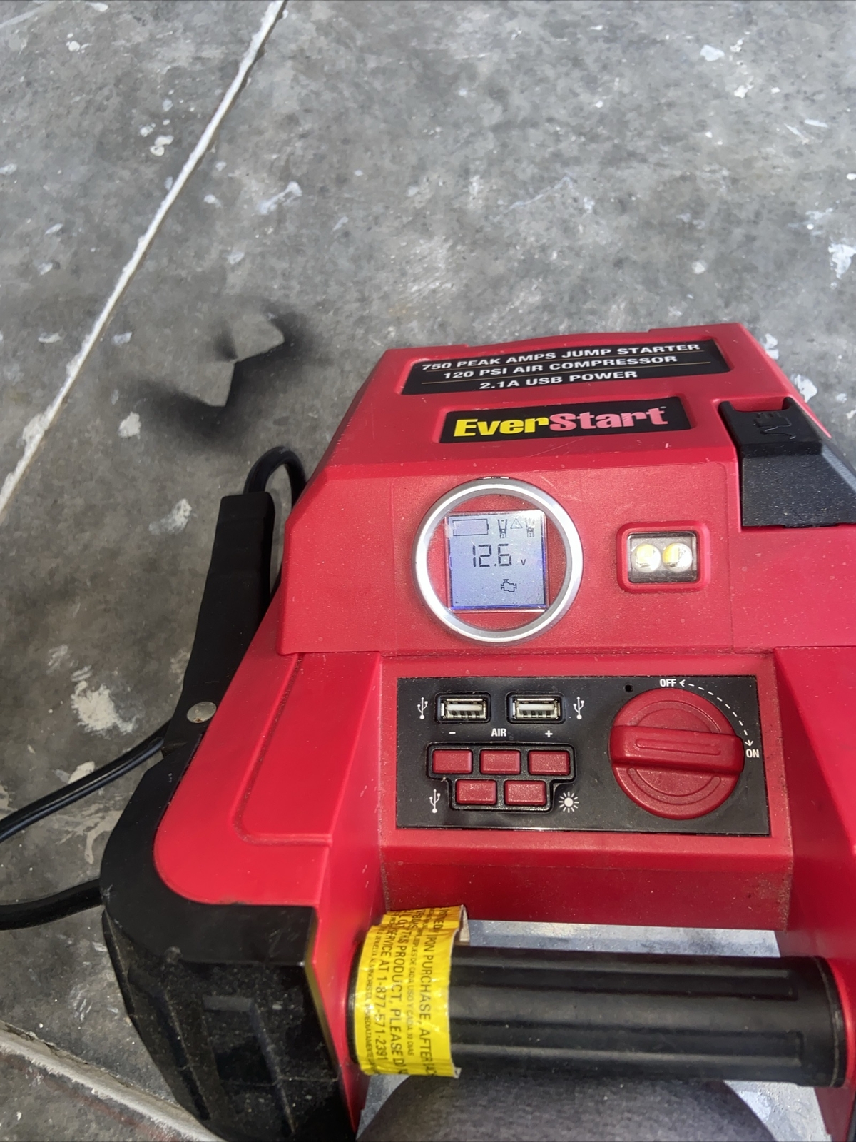 EverStart 750 Peak Amps Jump Starter 120 PSI Air Compressor