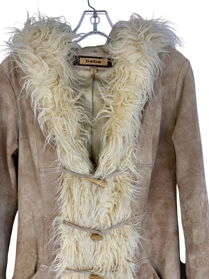 Casaco de pele sintética vintage raro Bebe Penny Lane camurça tamanho pequeno bronzeado - Imagem 2 de 4