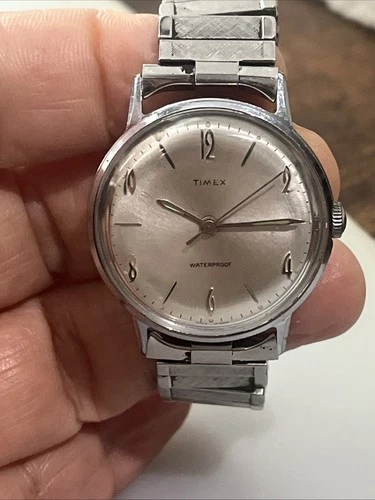 Vintage 1970's Timex Men's Watch 33mm Silver tone Works Stretch band Collectible