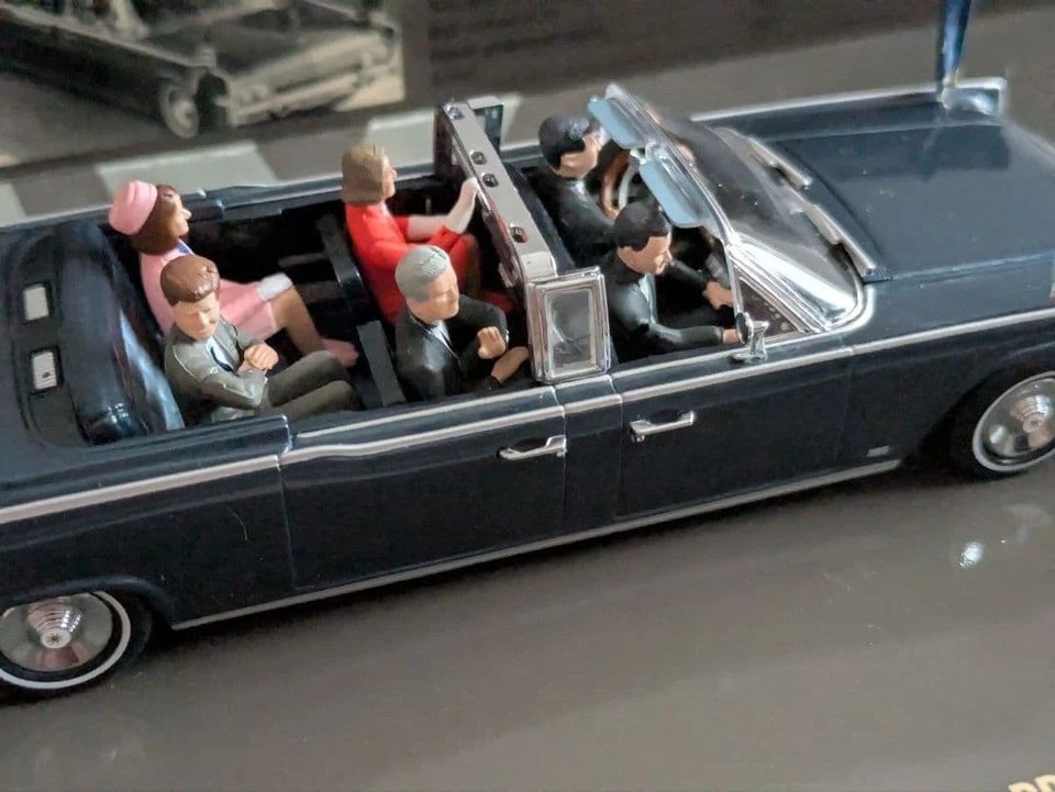 Minichamps 1/43 The Kennedy Car 1961 modelo diecast con vitrina Foto 3 de 4