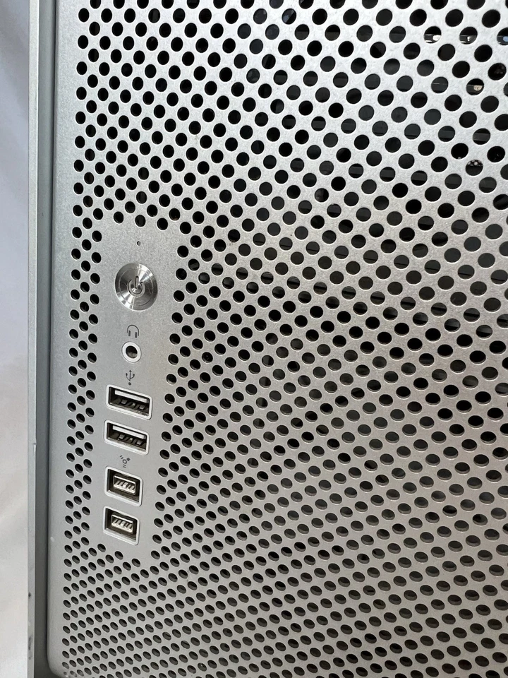 Apple Mac Pro A1289 2.8 GHz Quad-core Intel 8GB HD's Radeon 560 Tested Needs OS - Image 2 of 4