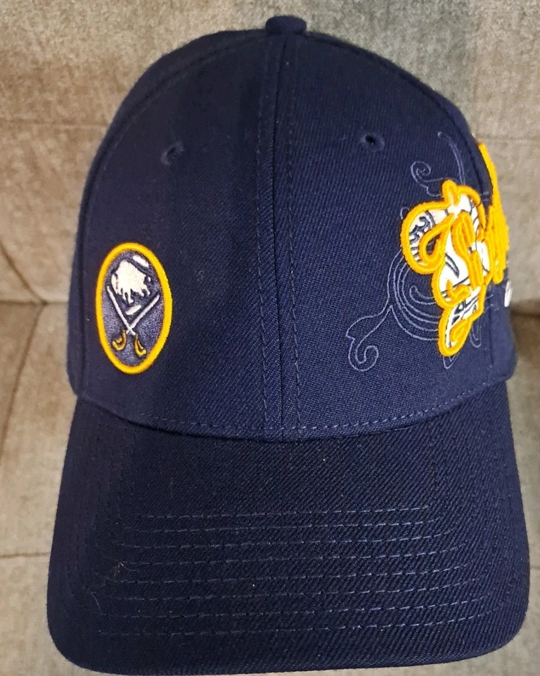 Sombrero ajustado New Era Buffalo Sabres "Buffalo" azul/dorado talla mediana/lg parece sin usar Foto 2 de 4