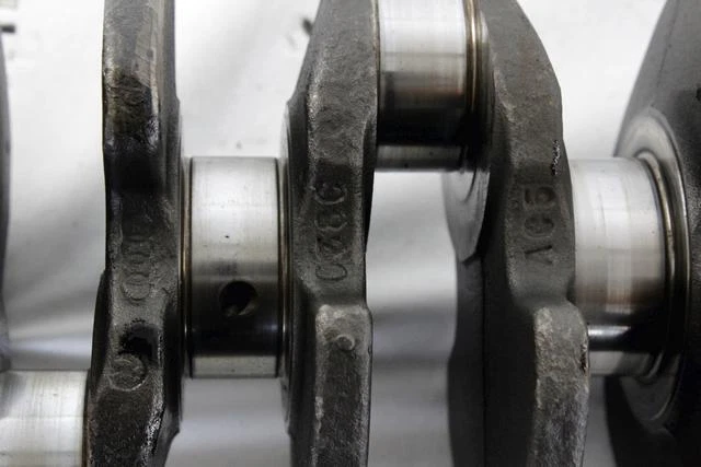 038105021C ALBERO MOTORE VOLKSWAGEN NEW BEETLE 1.9 D 74KW 5M 3P (2004) RICAMBIO Foto 4 de 4