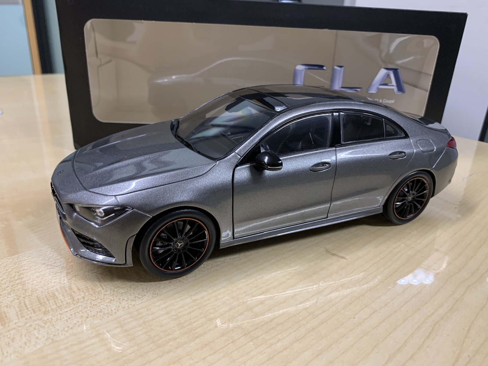 Mercedes Benz CLA W118 Mountaingrau AMG Line B66960472 1:18 Modell 