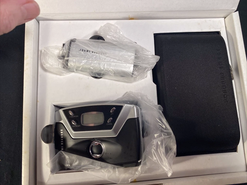 Sharper Image 2004 Stadium Special AM/FM 8x18 Binocular Combo Sealed - Image 4 of 4