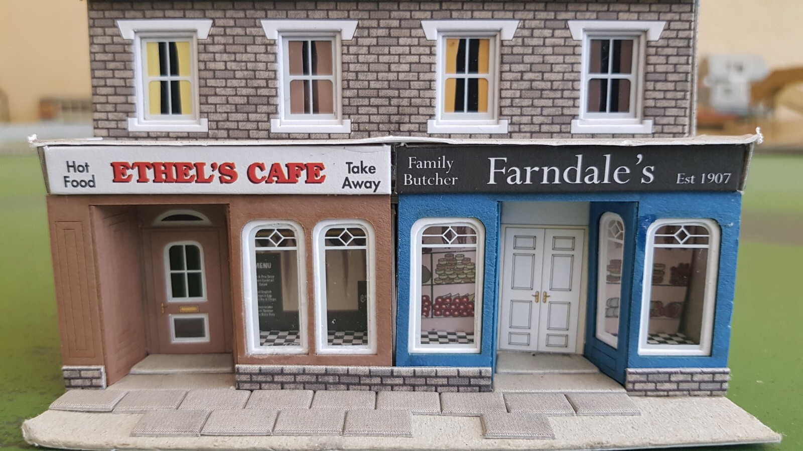 OO gauge buildings & accessories for a town centre diorama for model railways eBay