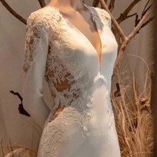 V Neck Mermaid Wedding Dresses Long Sleeve Appliques Buttons Back Bridal Gowns