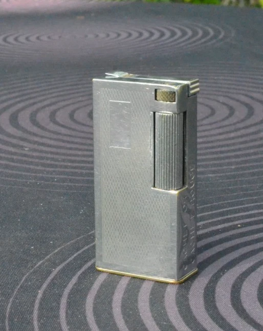 Briquet Dupont Laminé Or - 20 Microns - Excellent état - Fonctionnel - France