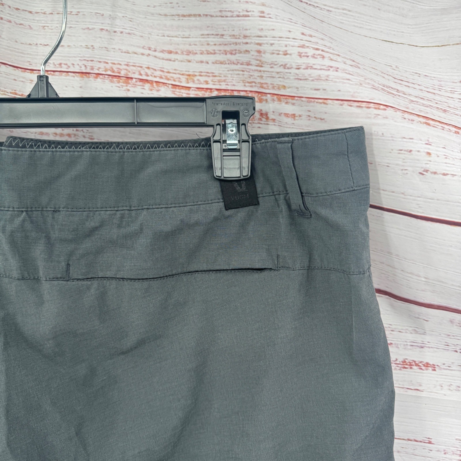 VUORI  Performance Shorts Mens Size 38 Dark Gray Quick Dry Zip Pocket Athletic