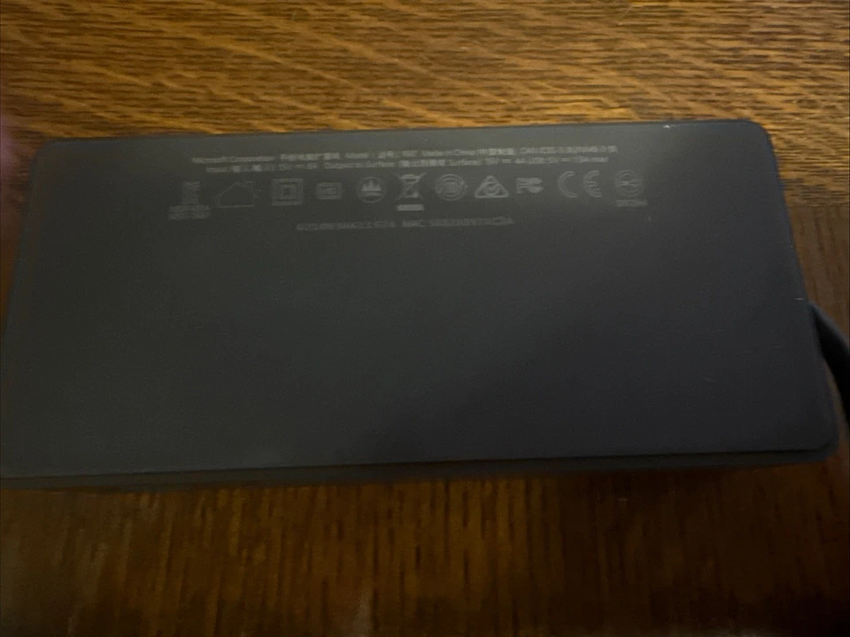 Microsoft Surface Dock 2 MODELO 1917 [SOLO UNIDAD] ENVÍO Y DEVOLUCIÓN GRATUITOS Foto 2 de 4