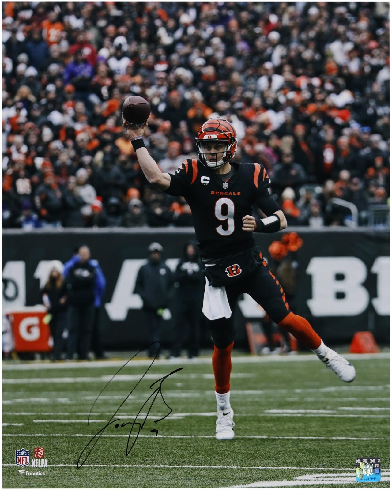 Joe Burrow Autographed Signed Cincinnati Bengals 16" x 20" Black Jersey Vertical Photo 