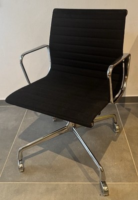 Vintage Eames Herman Miller Aluminium Chair EA117 Bürostuhl