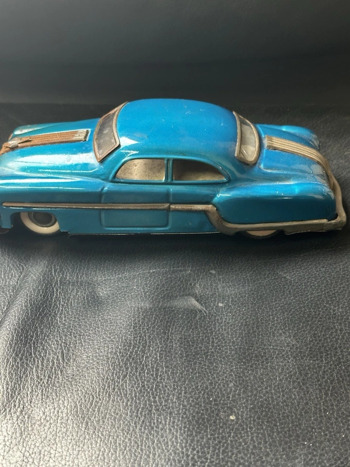 Coche de juguete japonés de hojalata vintage de los años 50 - sedán azul - estilo fricción Foto 3 de 4