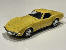 Chevrolet Corvette Jaune C3 1968 1/43 Solido avec coque et boîte