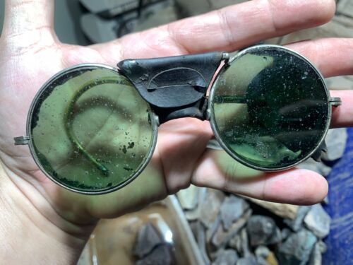 1940s American Optical Sunglasses Pilot Aviator Motorcycle Safety Leather - Foto 1 di 5
