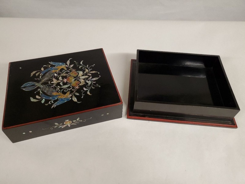 Lacquered Trinket Box W/ Intricate Mother Of Pearl Inlay
