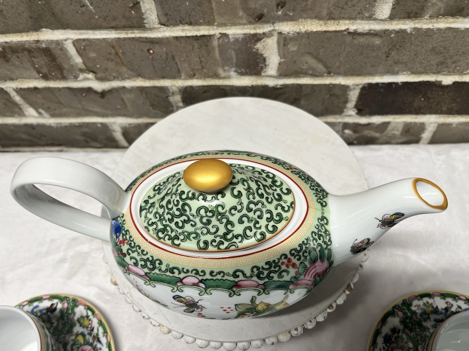 Williams Sonoma Famille Rose Tea Pot  with  Cups and Saucers 7 pc SET New