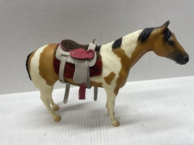 Breyer Traditional Series Pinto Horse With Saddle And Blanket 