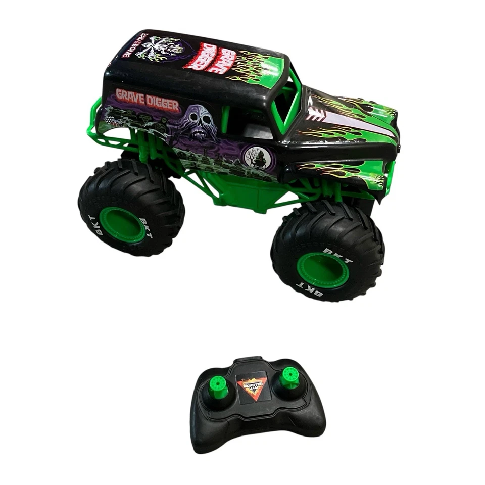 Monster Jam Spin Master Large Grave Digger RC Truck BKT Tires w/Remote 66801 - Image 2 of 4