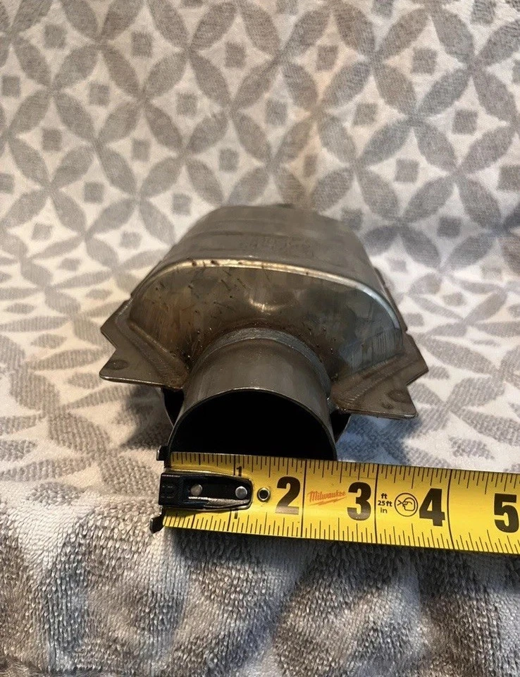 Convertidor catalítico MagnaFlow 45555: universal, compatible con CARB Foto 3 de 4