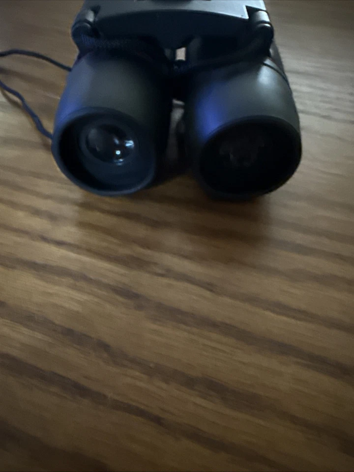 Small Binoculars 30*60 126m/1000m Field 7.2, 3.5” Tall, 2.5” Closed, With Case - Image 3 of 4